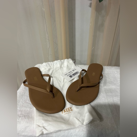 TKEES Shoes - TKEES Foundations Matte Beach Bum Flip Flops Sandals Women’s 7 NWT